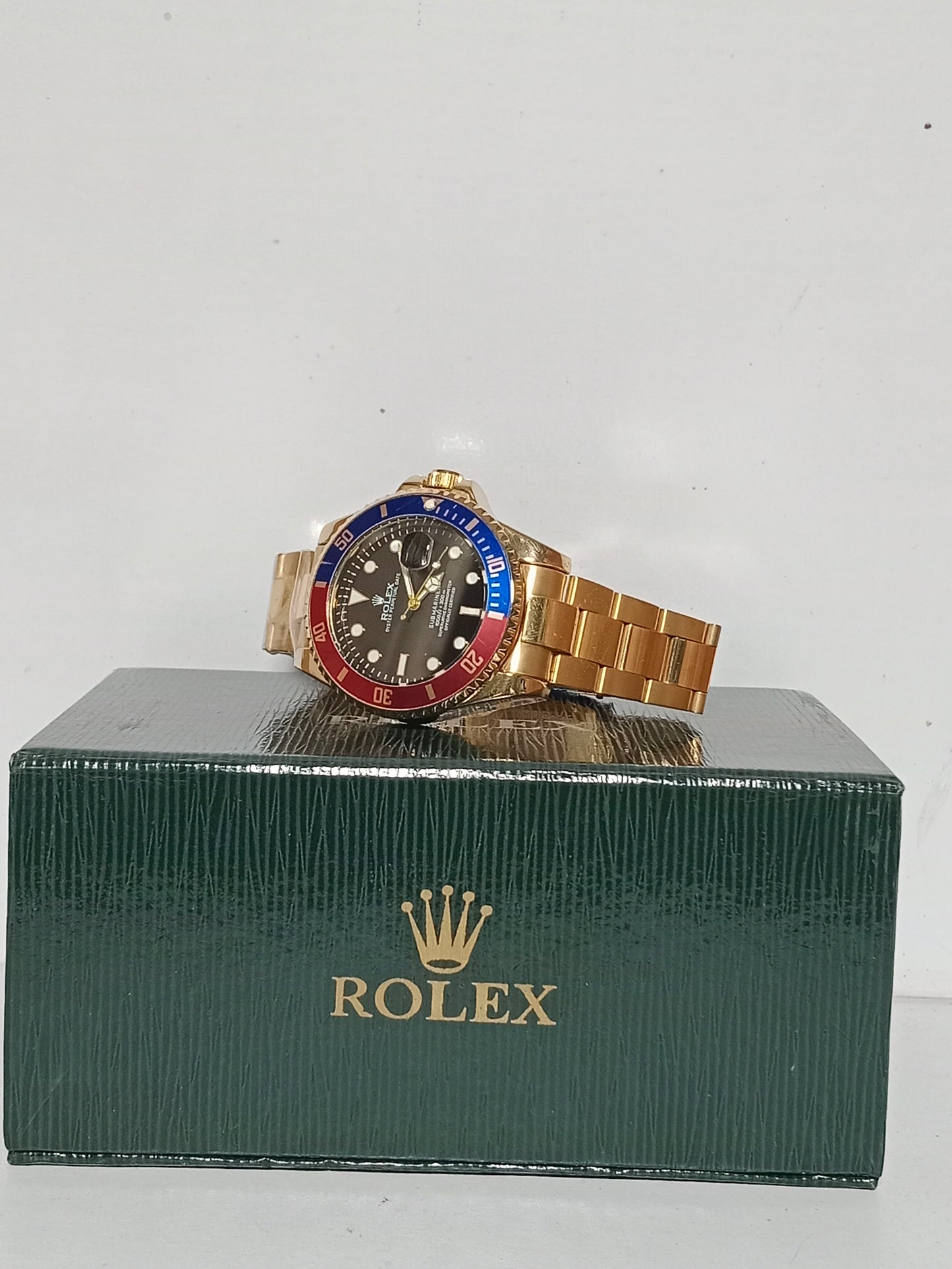 Rolex Luxury Watches – Gold & Silver Models with Colored Bezels